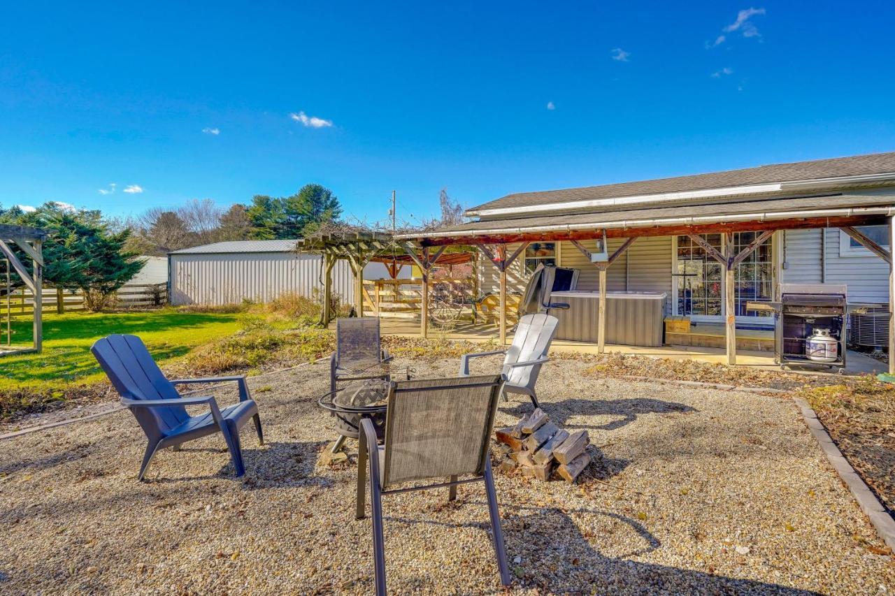 Villa Hocking Hills Hideaway With Hot Tub And Fire Pit! Logan Exterior foto